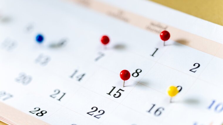 Kalender mit Pins