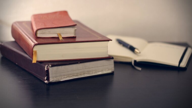 Kalender und Bücher