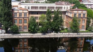 Gebäude des Gimnazija Obala in Sarajevo, Bosnien und Herzegowina